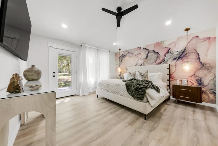 Bedroom 5 - Watercolor feature wall